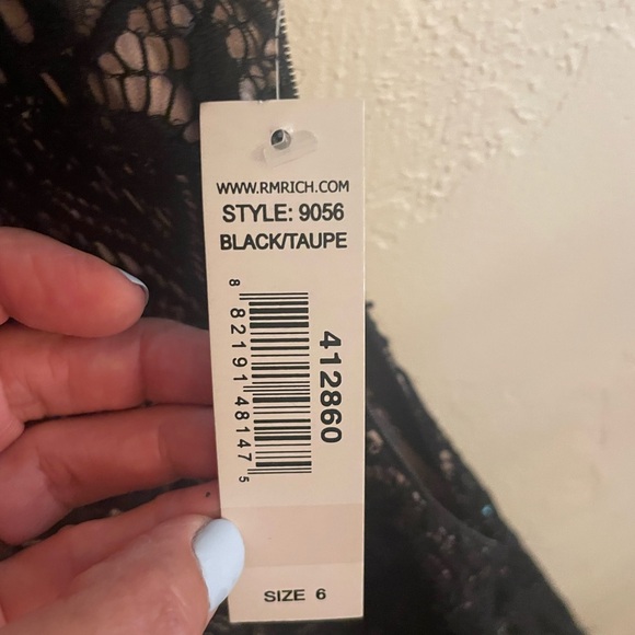 Absolutely stunning! And comfortable too! R&M Richards Gorgeous Black Dress - Picture 5 of 8